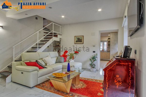 casa indipendente in vendita a Valganna in zona Ghirla