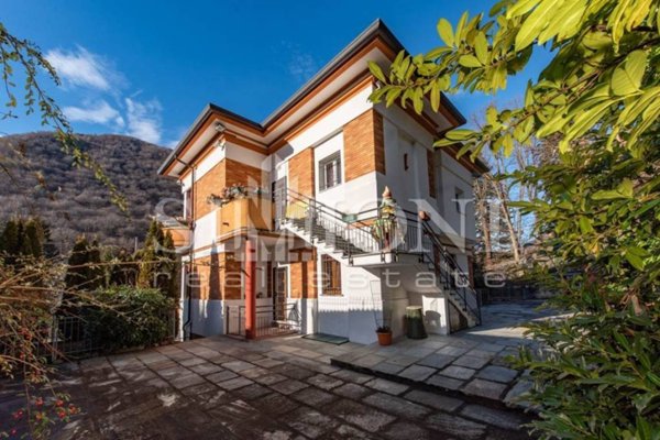 casa indipendente in vendita a Valganna in zona Ganna