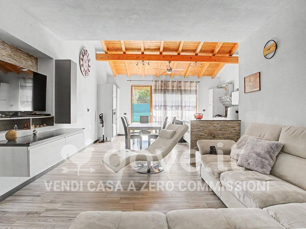 appartamento in vendita a Valganna in zona Ghirla