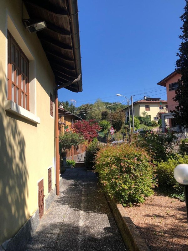 casa indipendente in vendita a Valganna in zona Ghirla