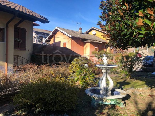 casa indipendente in vendita a Valganna in zona Ghirla
