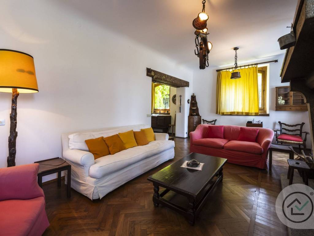 casa indipendente in vendita a Valganna in zona Boarezzo