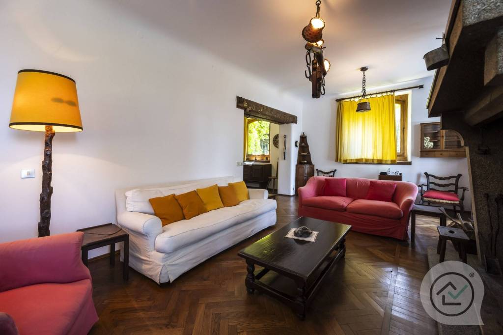 casa indipendente in vendita a Valganna in zona Boarezzo