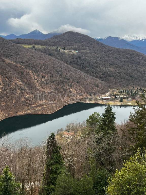 appartamento in vendita a Valganna in zona Boarezzo