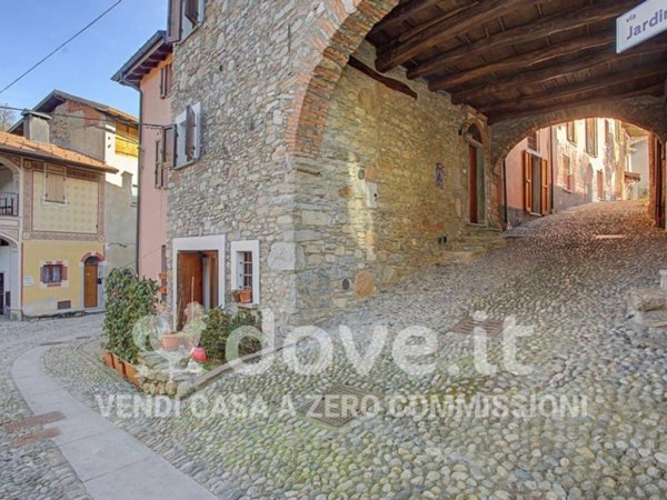 appartamento in vendita a Valganna in zona Ghirla