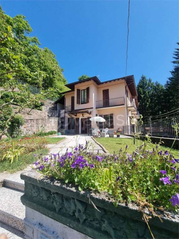 casa indipendente in vendita a Valganna in zona Ganna