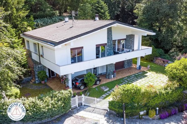 casa indipendente in vendita a Valganna in zona Ghirla