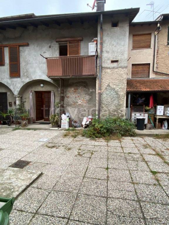 casa indipendente in vendita a Valganna in zona Ganna