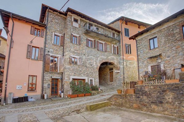 appartamento in vendita a Valganna in zona Ghirla