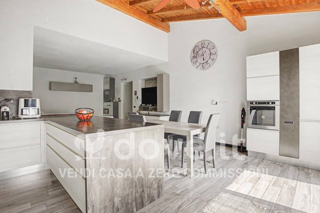 appartamento in vendita a Valganna in zona Ghirla