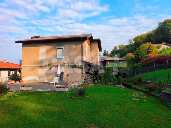 casa indipendente in vendita a Valganna in zona Ghirla