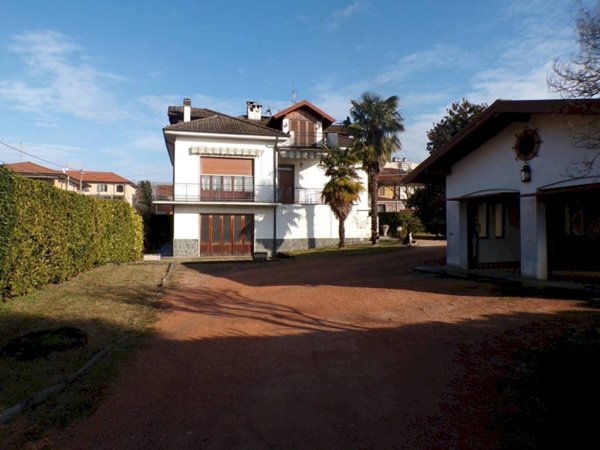 casa indipendente in vendita a Varano Borghi