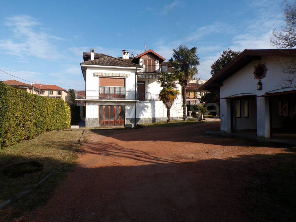 casa indipendente in vendita a Varano Borghi