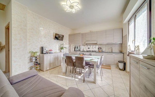 casa indipendente in vendita a Varano Borghi