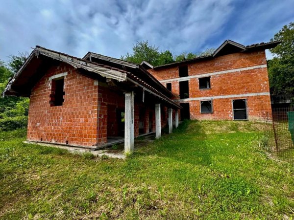 appartamento in vendita a Varano Borghi in zona Boffalora