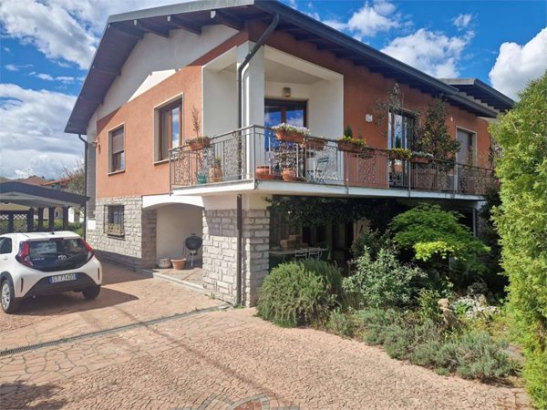 casa indipendente in vendita a Varano Borghi
