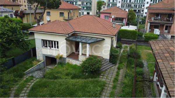 casa indipendente in vendita a Varano Borghi