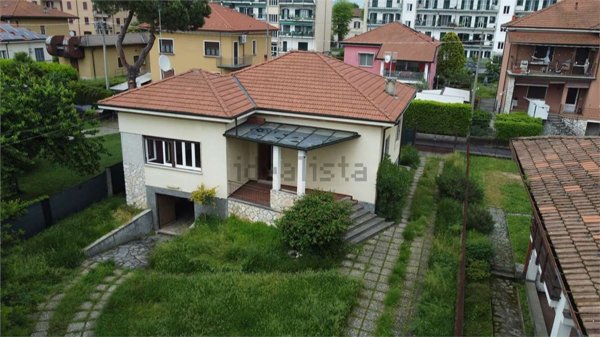 casa indipendente in vendita a Varano Borghi