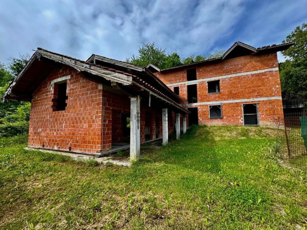 appartamento in vendita a Varano Borghi in zona Boffalora