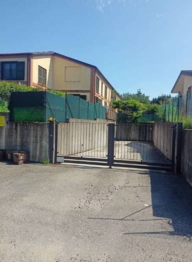 casa indipendente in vendita a Varano Borghi