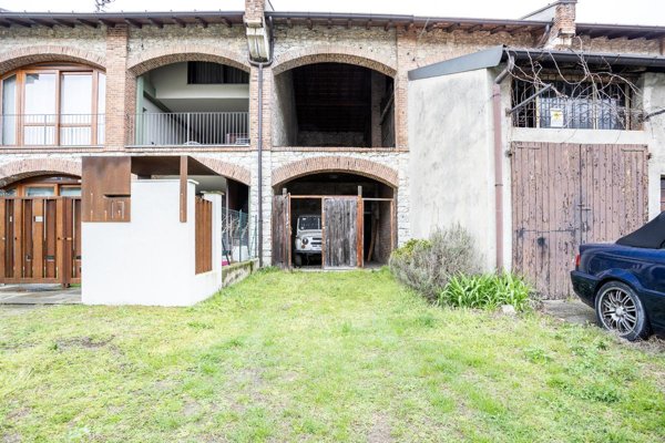 casale in vendita a Varano Borghi