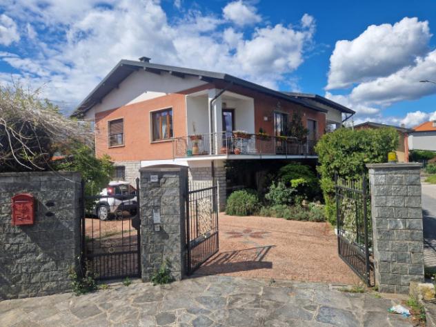 casa indipendente in vendita a Varano Borghi