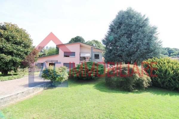 casa indipendente in vendita a Varano Borghi in zona Boffalora