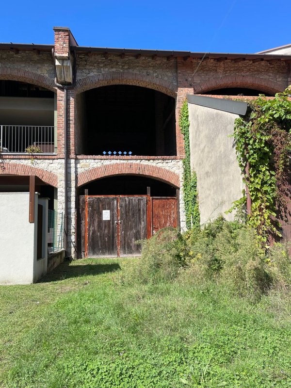 quadrivano in vendita a Varano Borghi