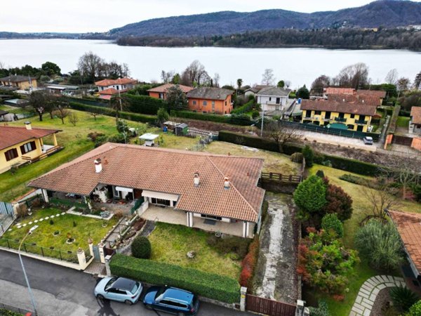 casa indipendente in vendita a Varano Borghi