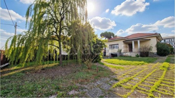 casa indipendente in vendita a Varano Borghi