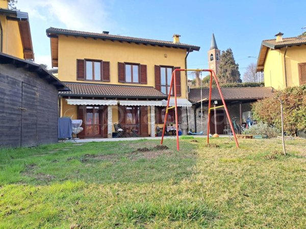 casa indipendente in vendita a Varano Borghi