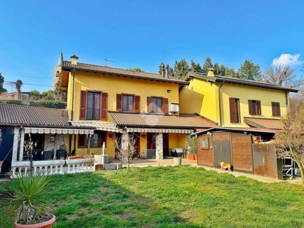 casa indipendente in vendita a Varano Borghi