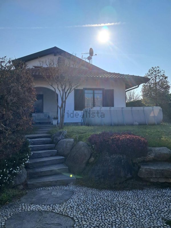 casa indipendente in vendita a Varano Borghi