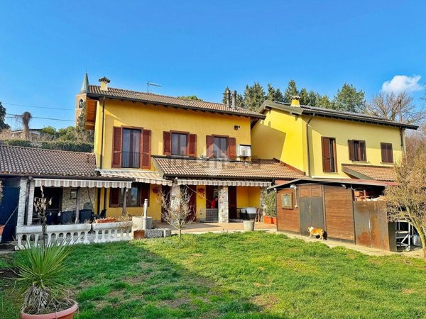 casa indipendente in vendita a Varano Borghi