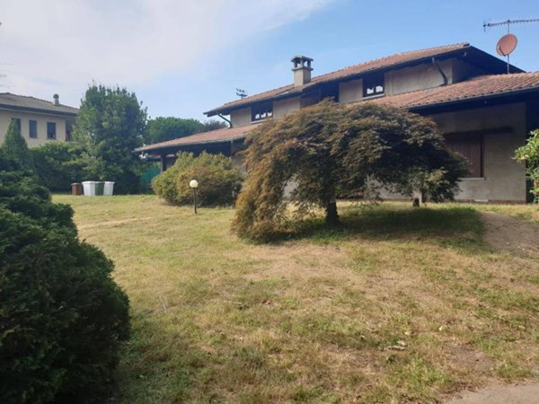 casa indipendente in vendita a Varano Borghi