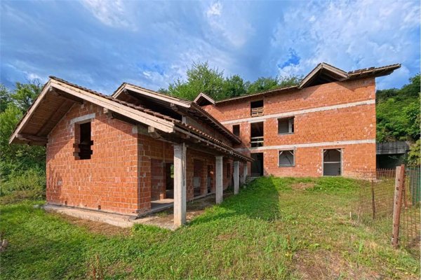 casa indipendente in vendita a Varano Borghi in zona Boffalora