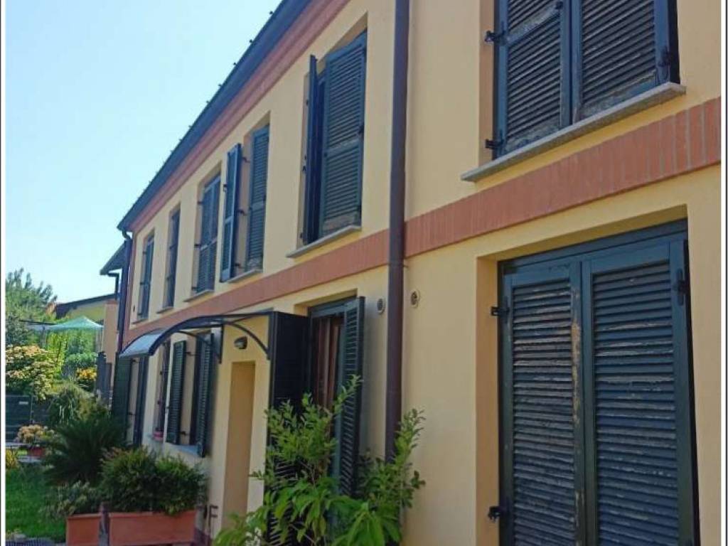 casa indipendente in vendita a Varano Borghi in zona Boffalora