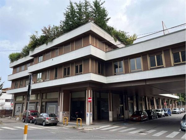 ufficio in vendita a Varese in zona Brunella
