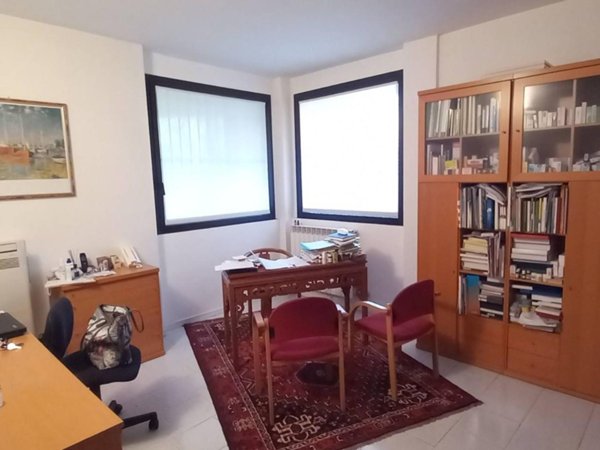 ufficio in vendita a Varese in zona Giubiano