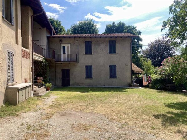 appartamento in vendita a Varese in zona Avigno