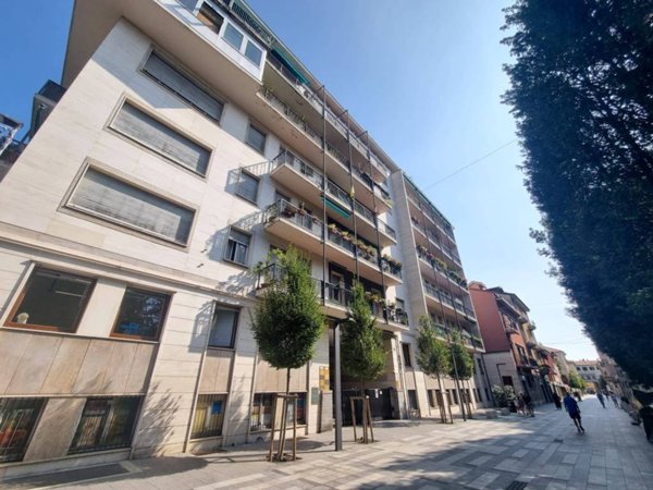 ufficio in vendita a Varese in zona Biumo