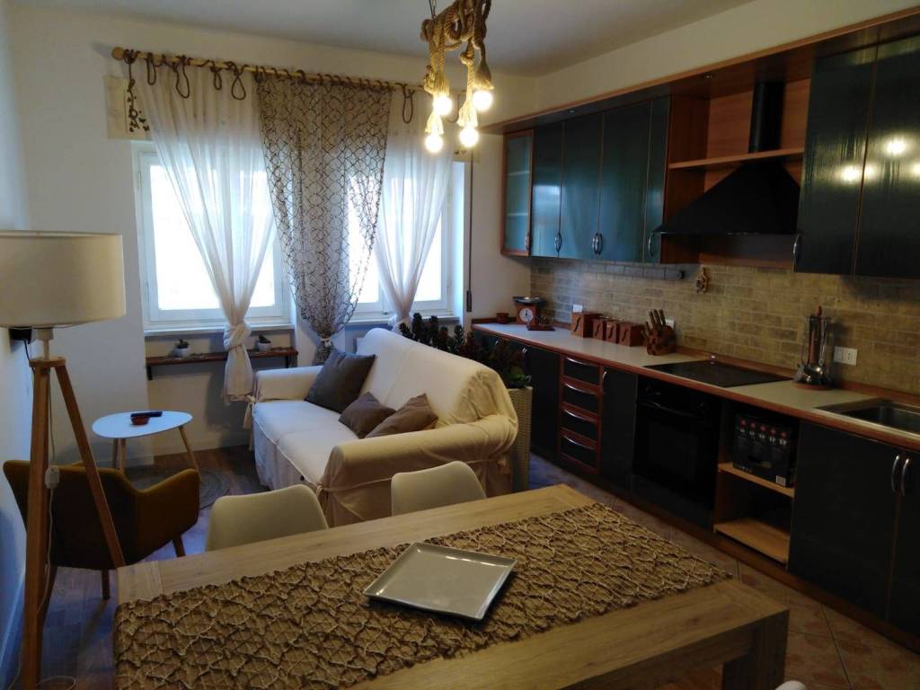 appartamento in vendita a Varese in zona Biumo
