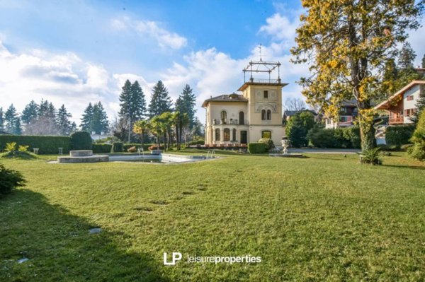 casa indipendente in vendita a Varese in zona Santa Maria del Monte