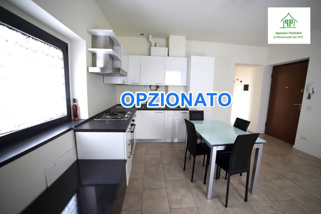 appartamento in vendita a Varese in zona Giubiano