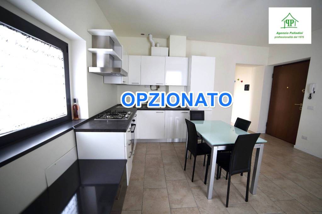 appartamento in vendita a Varese in zona Giubiano