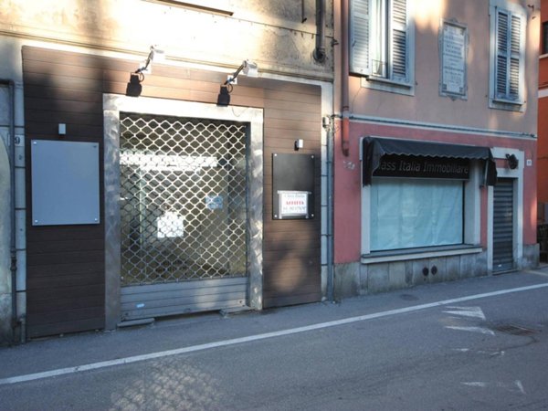negozio in vendita a Varese in zona Centro Città