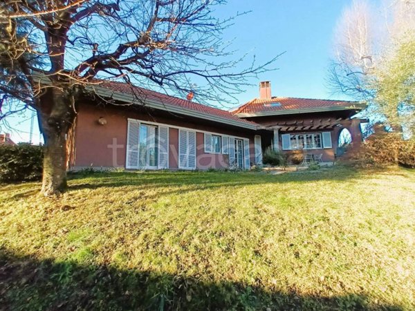 casa indipendente in vendita a Varese in zona Lissago