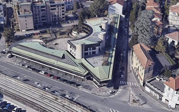 negozio in vendita a Varese in zona Centro Città