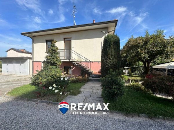 casa indipendente in vendita a Varese in zona Giubiano