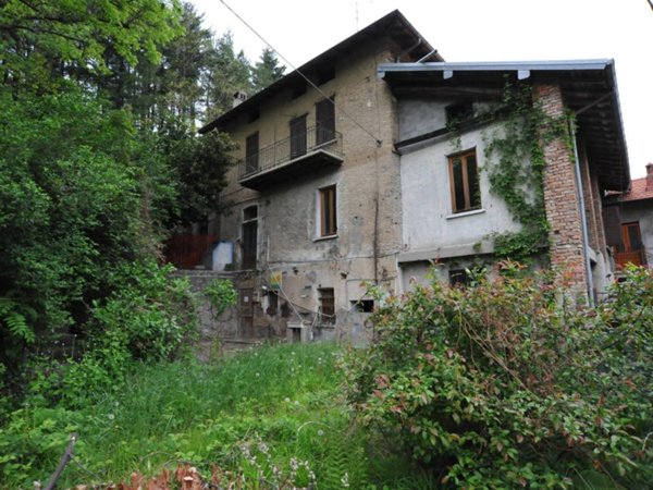 appartamento in vendita a Varese in zona Santa Maria del Monte